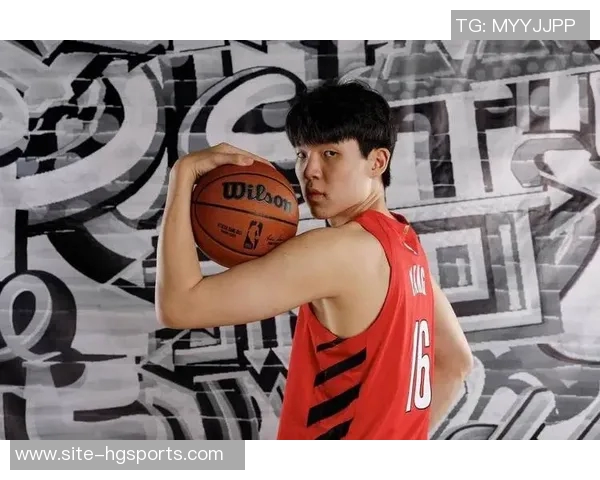 杨瀚森深入研究比赛录像逐渐领悟NBA精髓展现出色媒体人素养