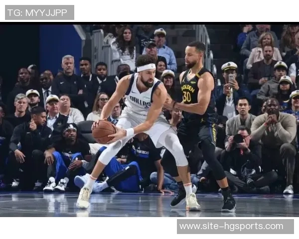 库里幽默回应穿鞋致敬克莱称只是偶然试鞋合脚 库里幽默回应穿鞋致敬克莱称只是偶然试鞋合脚