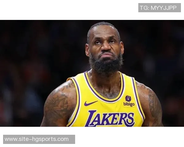 詹姆斯上半场表现平平8投3中三分命中率尚可拿下10分2篮板1助攻1抢断1盖帽