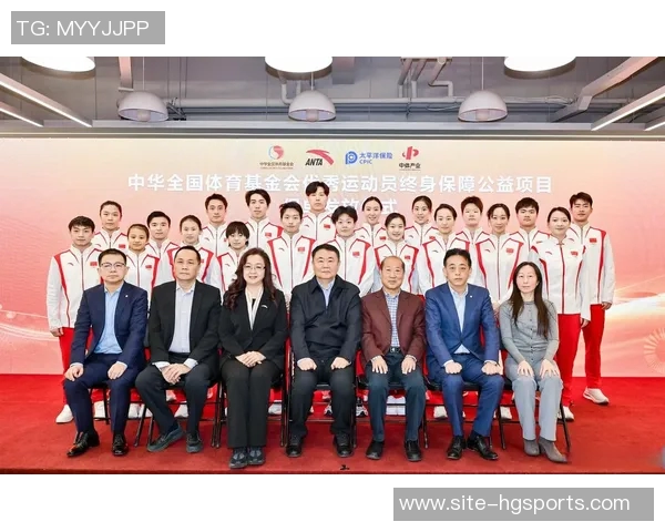 万项晒留洋踢球与记功证书的背后故事：坚持努力守护梦想与荣誉